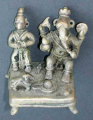 Ganesh et Hanuman adorant le Shiva Lingam