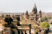 Vue sur le temple de Chaturbhuj et le Raj Mahal, Orchha
