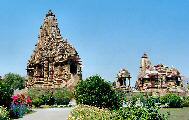 Vue d'ensemble des temples de Kandariya, Mahadeva et Jagadambi