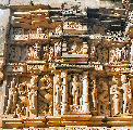 Mur peuplé de statues, temple de Parshvanath