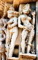 Femme avec un singe, symbole de la passion, temple de Kandariya