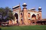 Colossale porte d'accs aux jardins du Taj Tahal,  Agra